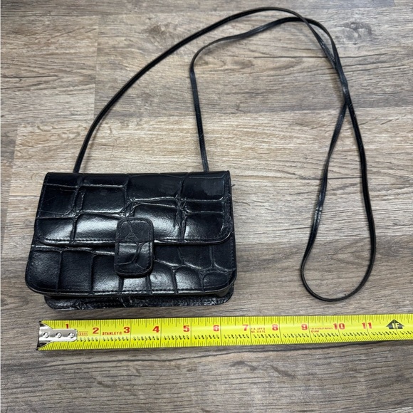 mundi Handbags - Mundi Black Crocodile Pattern Crossbody Bag